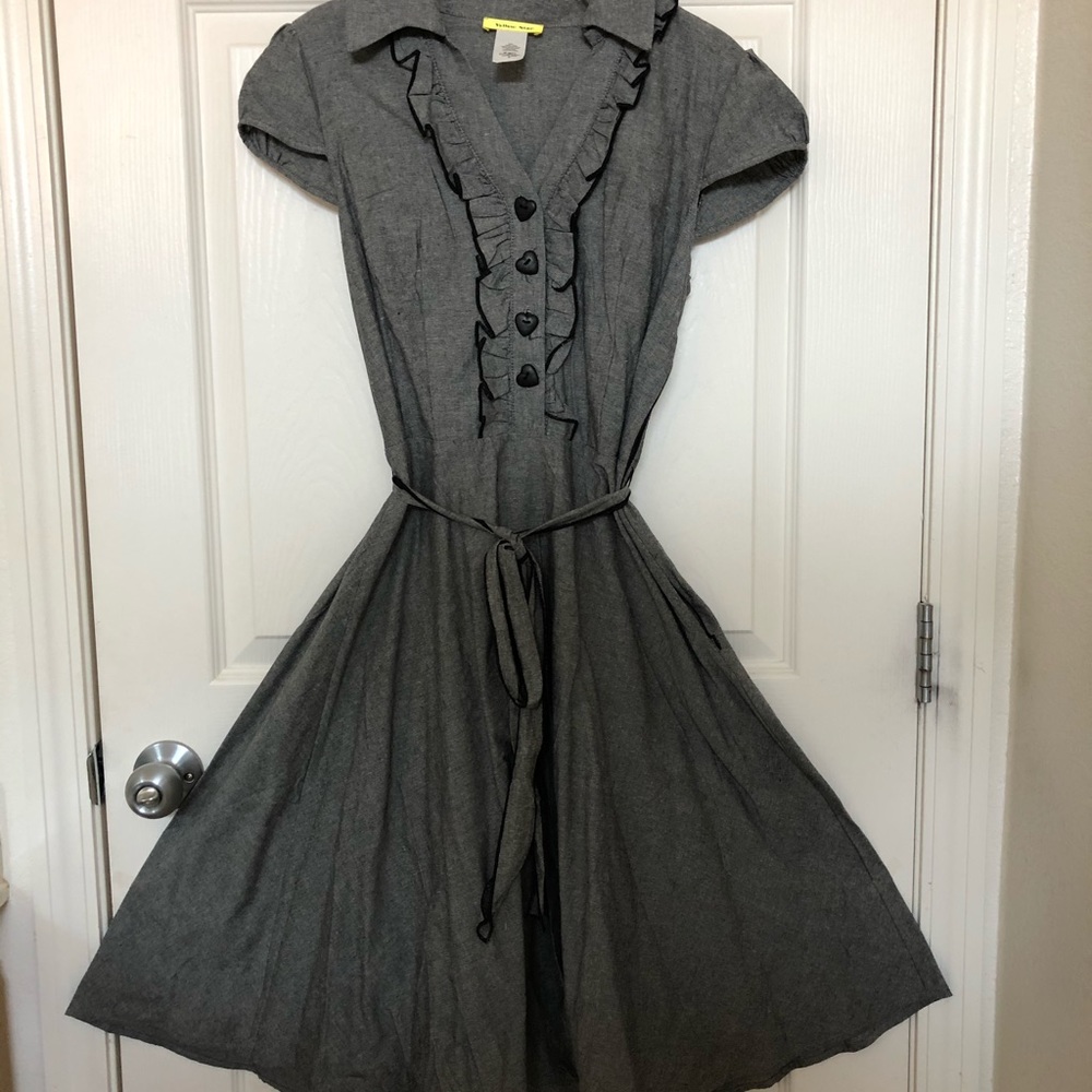 Retro grey dress with heart buttons